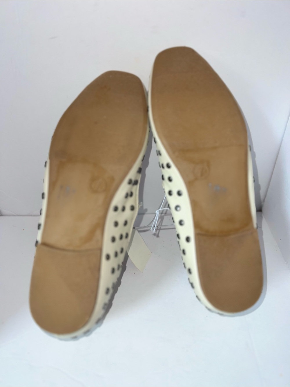 NWT Ophelia Roe Ivory Studded Mary Jane Ballet Flats Memory Foam Size 6 - Picture 4 of 6